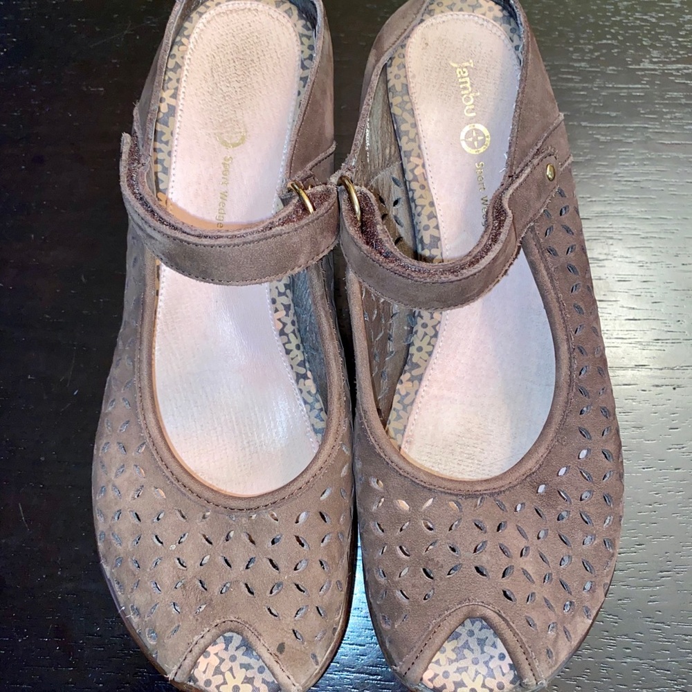 Jambu Brown Sueded Clogs